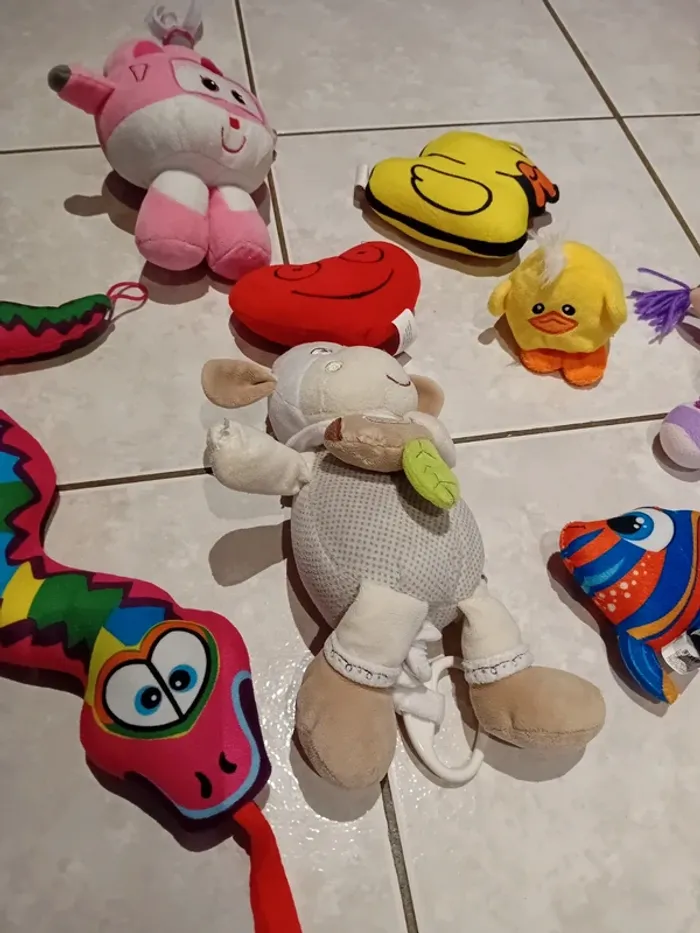 Lot peluches divers - photo numéro 3