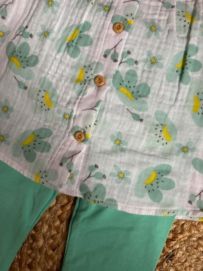 Tenue ensemble 2 pieces tunique fleurs et legging 18 mois neuf - photo numéro 2