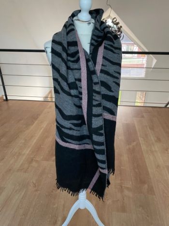 Écharpe rayé gris et noir