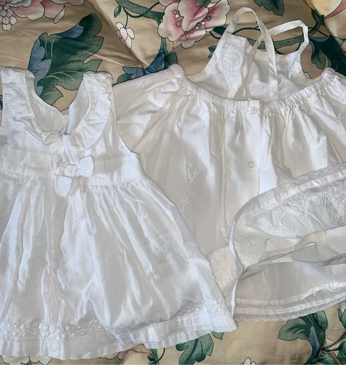 Robes blanches 6 mois. Fichu neuf - photo numéro 4