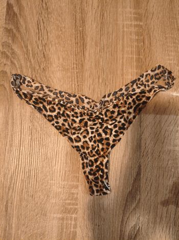 Lingerie léopard usagée 