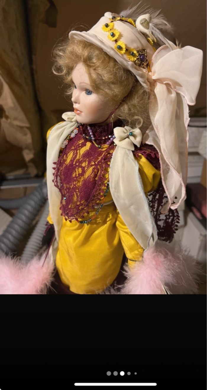 Poupée de collection en porcelaine La vie parisienne de Mundia - photo numéro 2