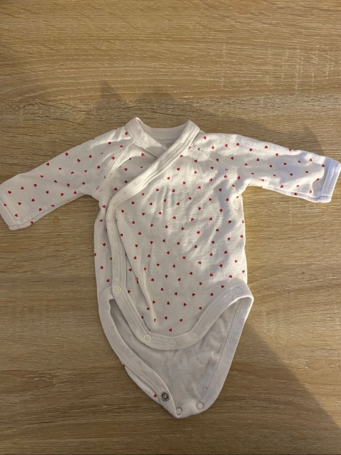 Lot de trois bodys motif coeur - photo numéro 4