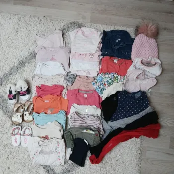 Lot 31 pieces et 3 chaussures  bébé fille