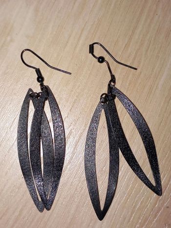 Boucles d'oreilles pendantes noires