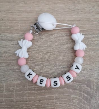 Attache tétine silicone perles nœuds