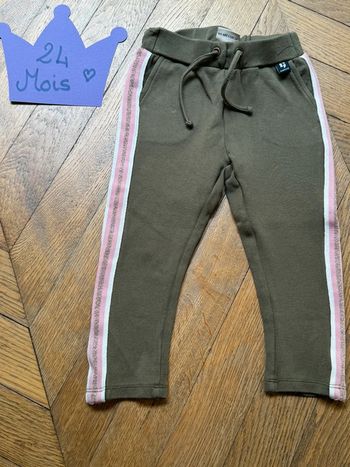 Pantalon fille 24 mois Garcia kaki très bon état