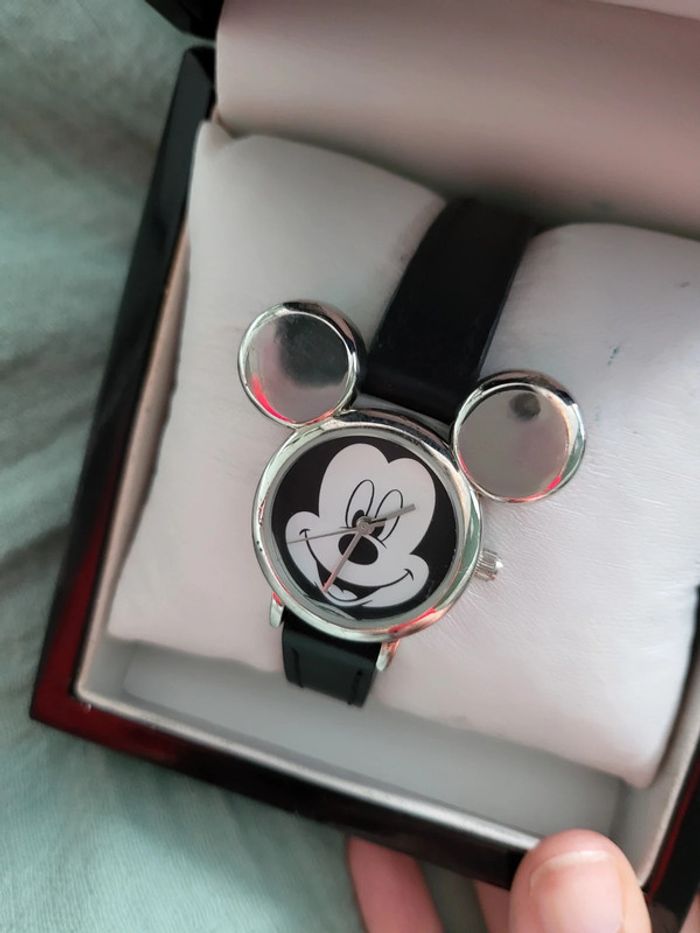 Montre disneyland Paris Mickey dans son coffret - photo numéro 2