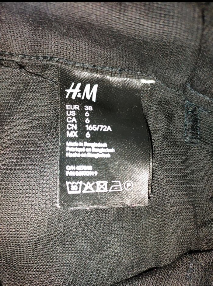 Short femme noir H&M 38 style velours léger - photo numéro 2