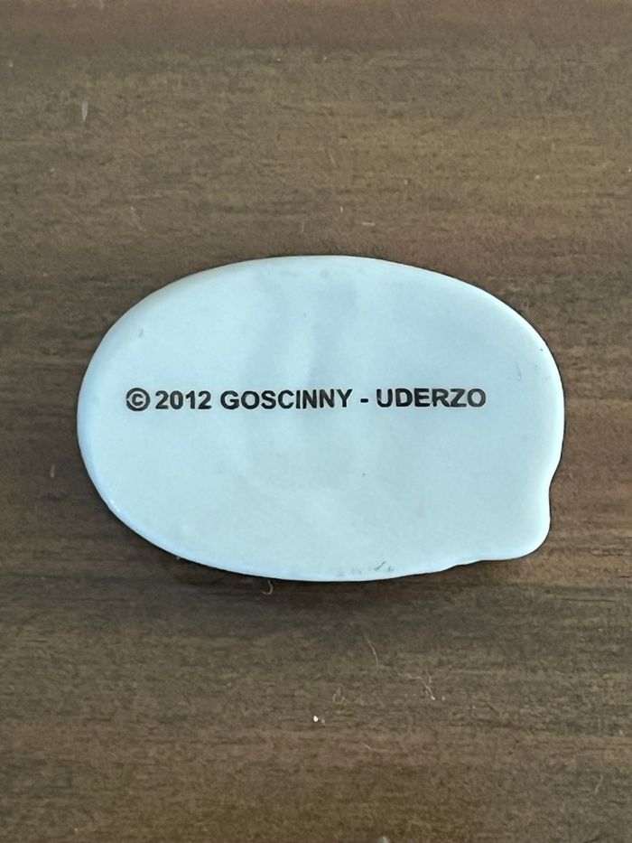 Fève cœur rouge 2012 Goscinny-Uderzo - photo numéro 2