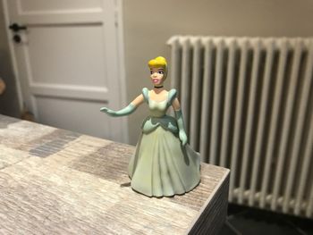 Figurine princesse cendrillon disney