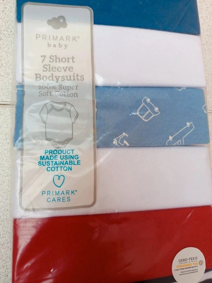 Lot de 7bodie courte manche neuf taille 0/1mois - photo numéro 2