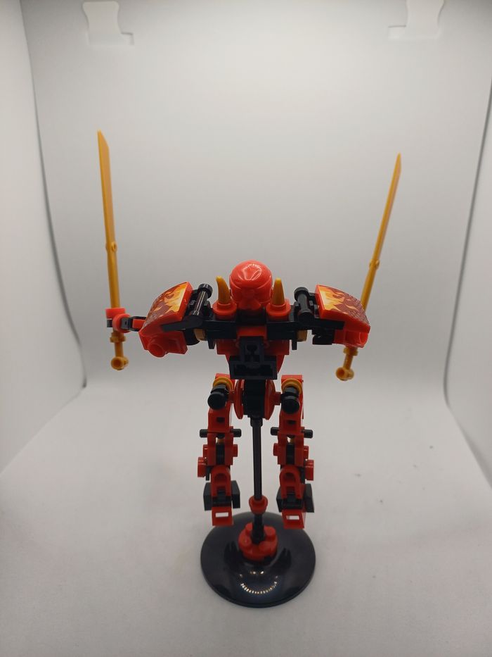Kai et Armure Ninjago Legacy sur socle - photo numéro 4
