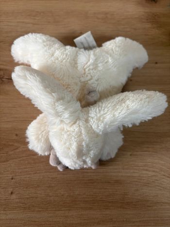 Doudou lapin les bonbons allongé blanc liens taupe doudou et compagnie