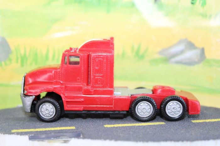 New ray camion tracteur Freighliner - photo numéro 2