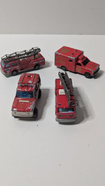 [Jouet] Lot de 4 voitures/camions de secours