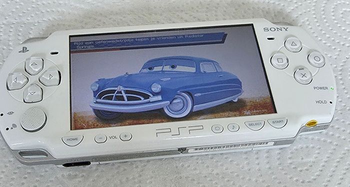 PSP 2004 white - photo numéro 7