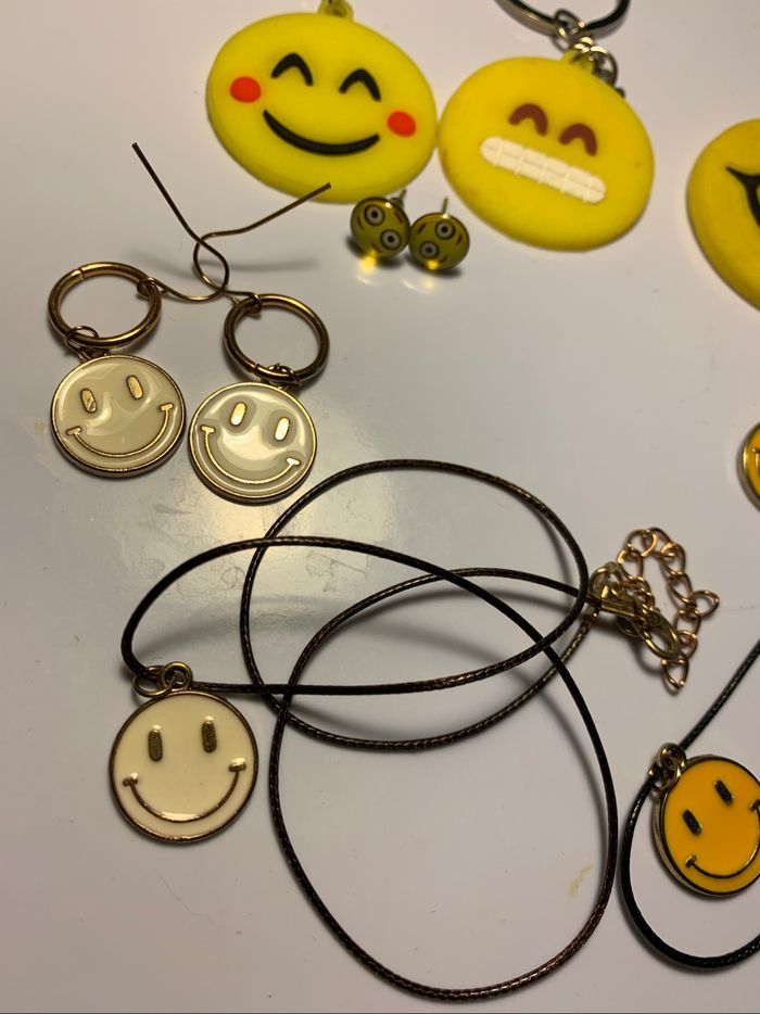 Lot bijoux accessoires smiley - photo numéro 2