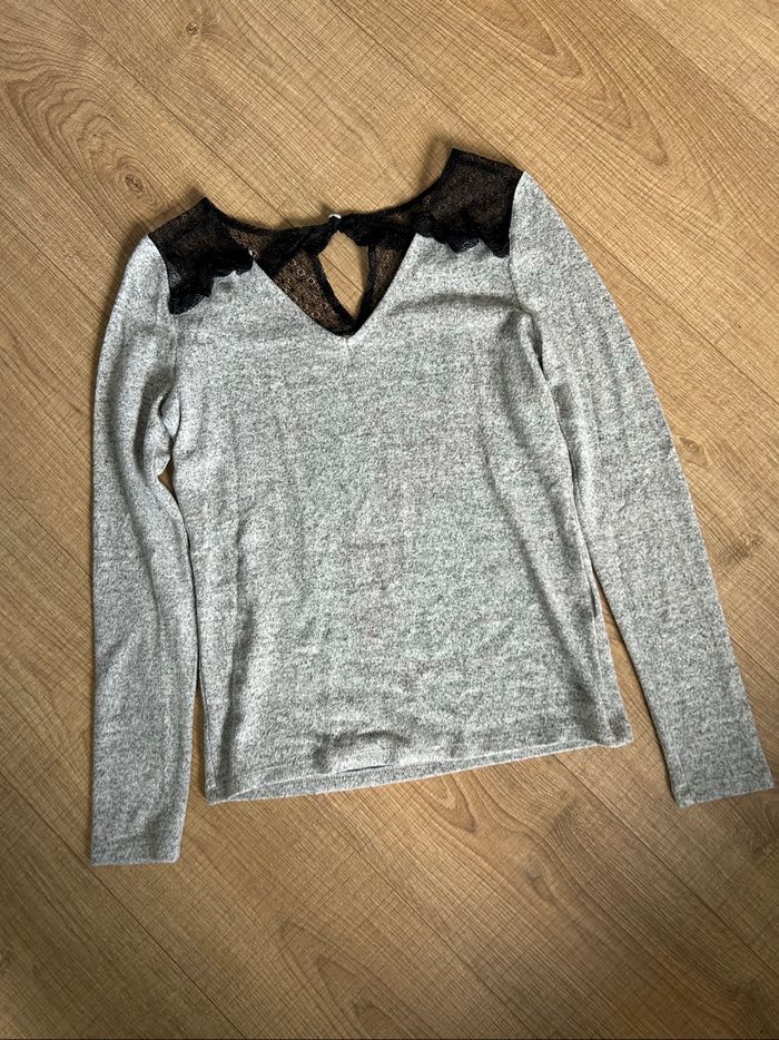 Pull gris et noir avec dentelle Naf Naf taille S excellent état - photo numéro 7