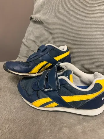 Basket bleu taille 32