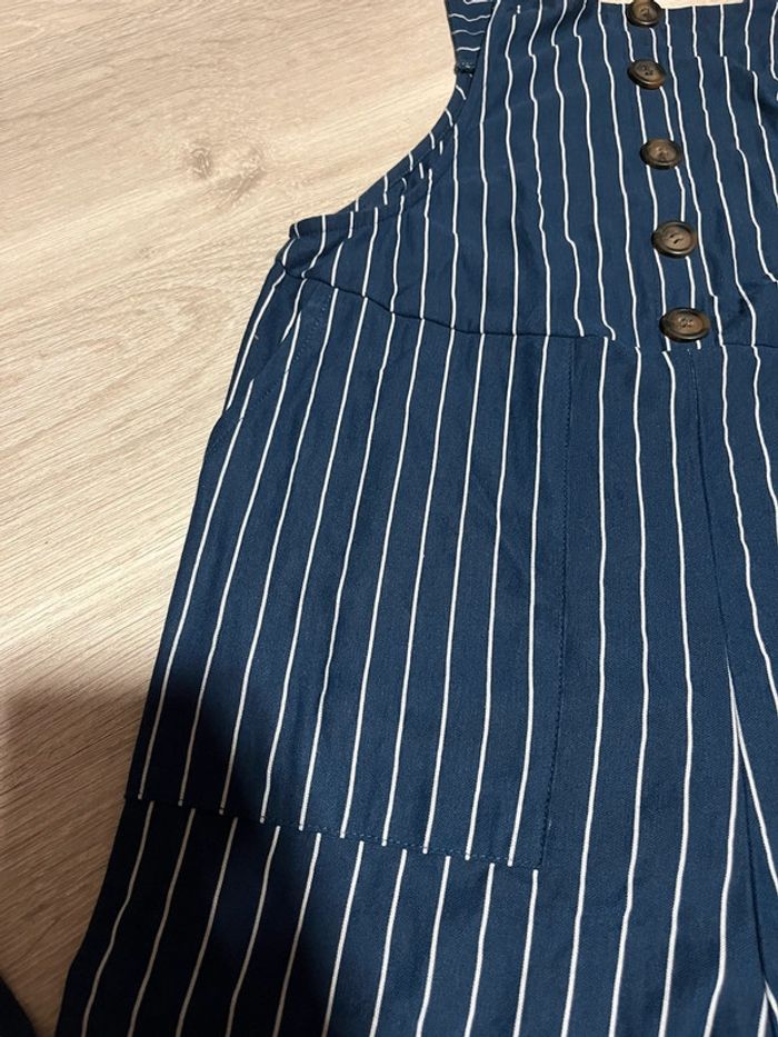 Combinaison rayée bleue et blanche à bouton - photo numéro 3