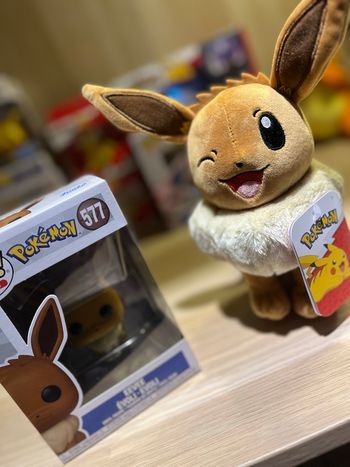 Funko pop + peluche Pokémon Évoli 