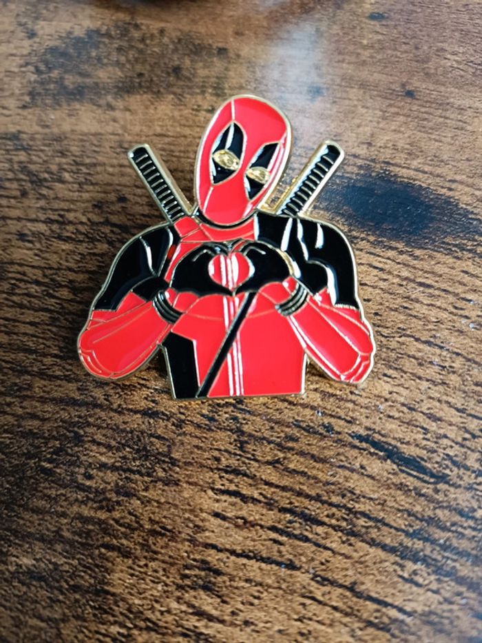 Pin's neuf Deadpool - photo numéro 2