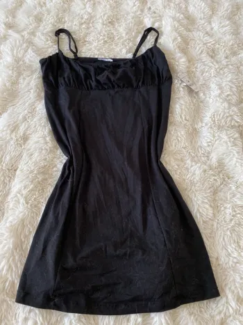 Petite robe noire taille L neuve avec étiquette