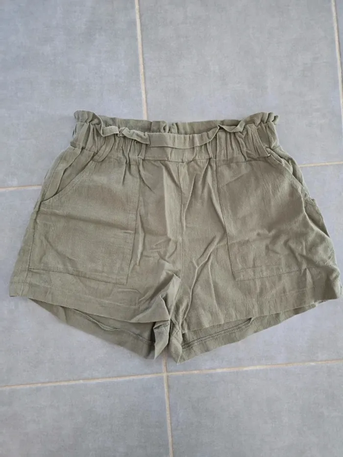 Short kaki taille haute