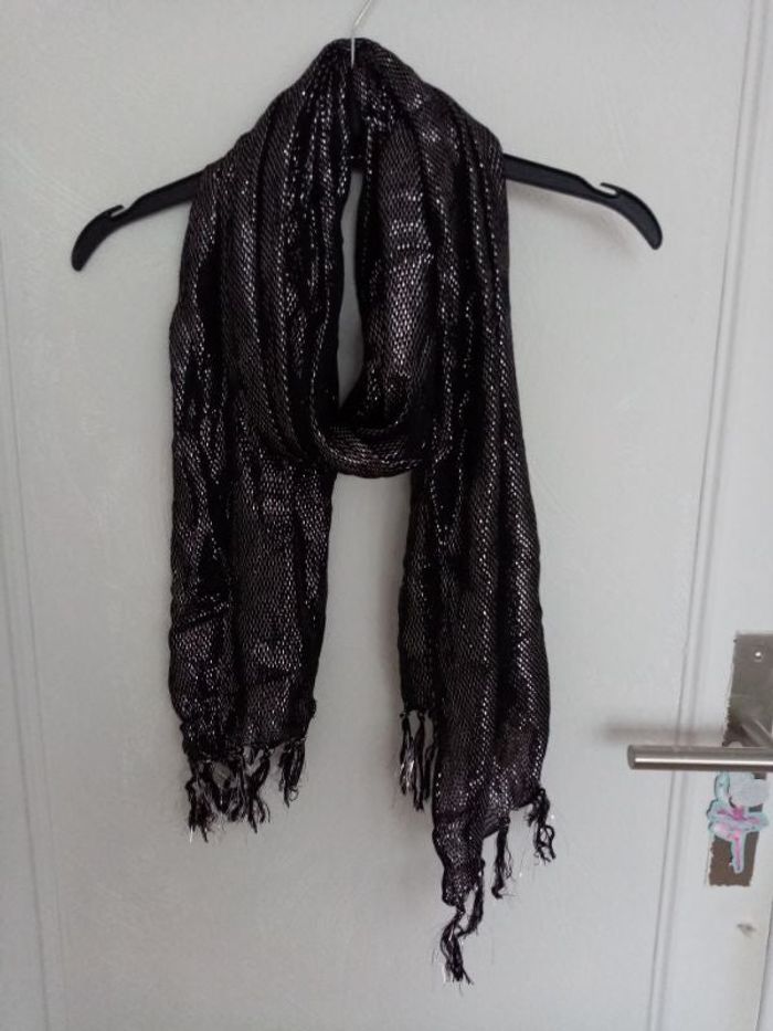 Foulard noir métallisé