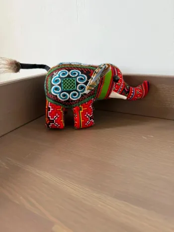 Peluche Éléphant du Cambodge - Excellent État