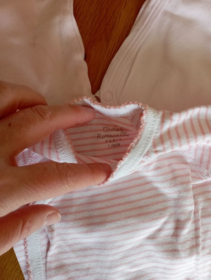 Lot de 3 bodies taille 1 mois en très bon état Cadet Rousselle, Petit Bateau ⛵ et Gémo - photo numéro 4