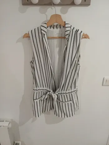 Veston à rayures noires et blanches