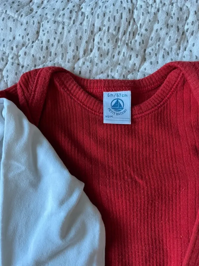Lot bodies et pyjamas 6 mois - photo numéro 6
