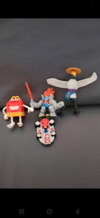 Lot de 3 figurines garçon