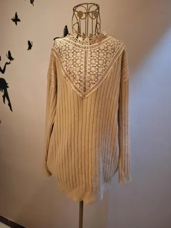 Pull beige & dentelle