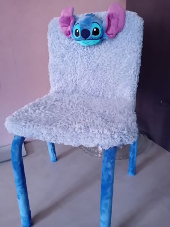 Chaise enfant relookée Disney Stitch