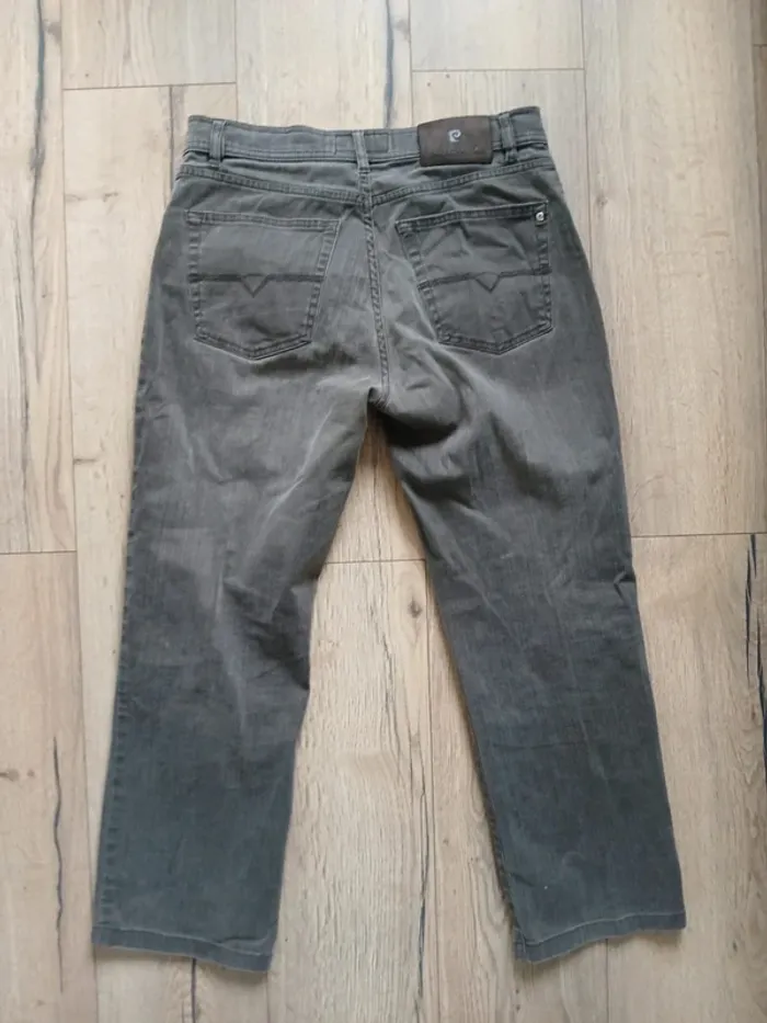 Jean gris pierre cardin taille haute W32 L34 mais correspond à un L30 - photo numéro 3