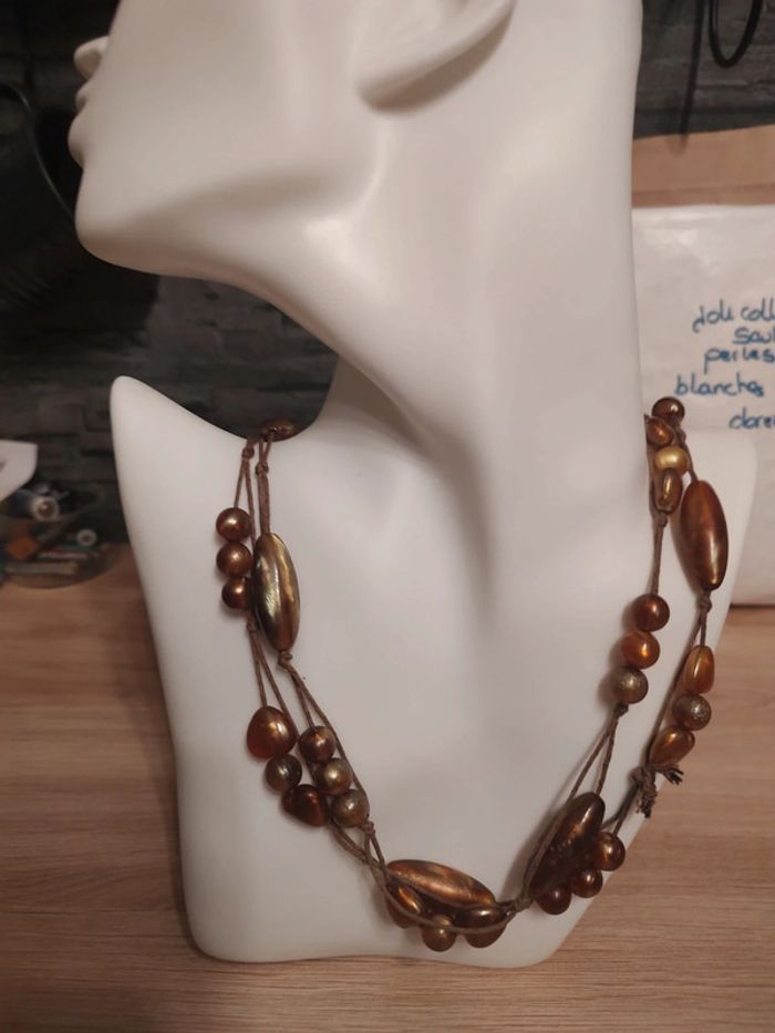 Joli sautoir couleur bronze