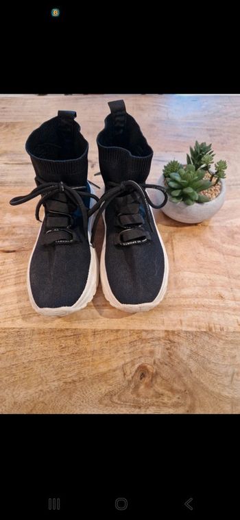 Baskets chaussettes noires – Taille 38 (convient plutôt à un 37)