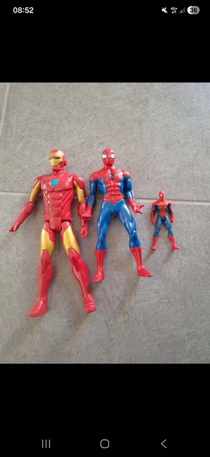 Figurine iron man et spiderman