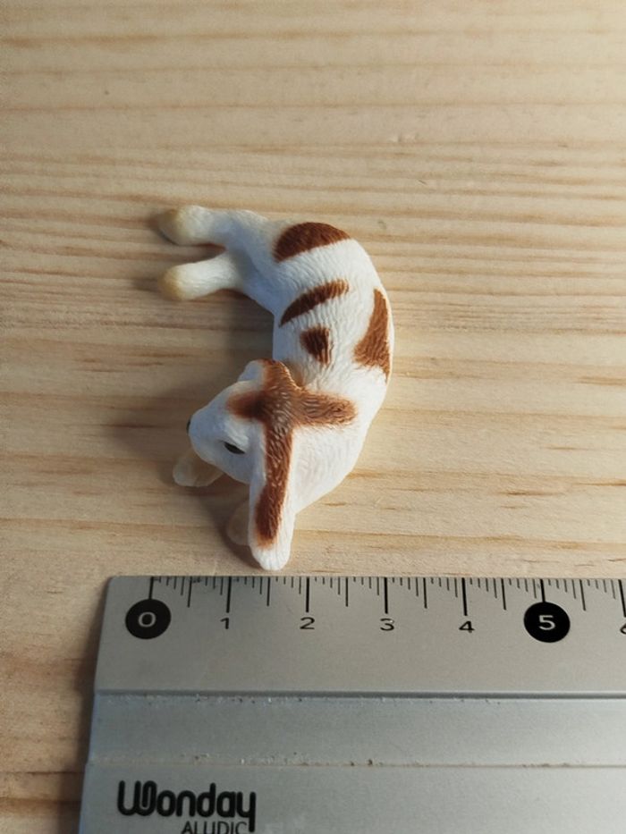 Figurine lapin couché blanc et marron Animal de la ferme - photo numéro 4