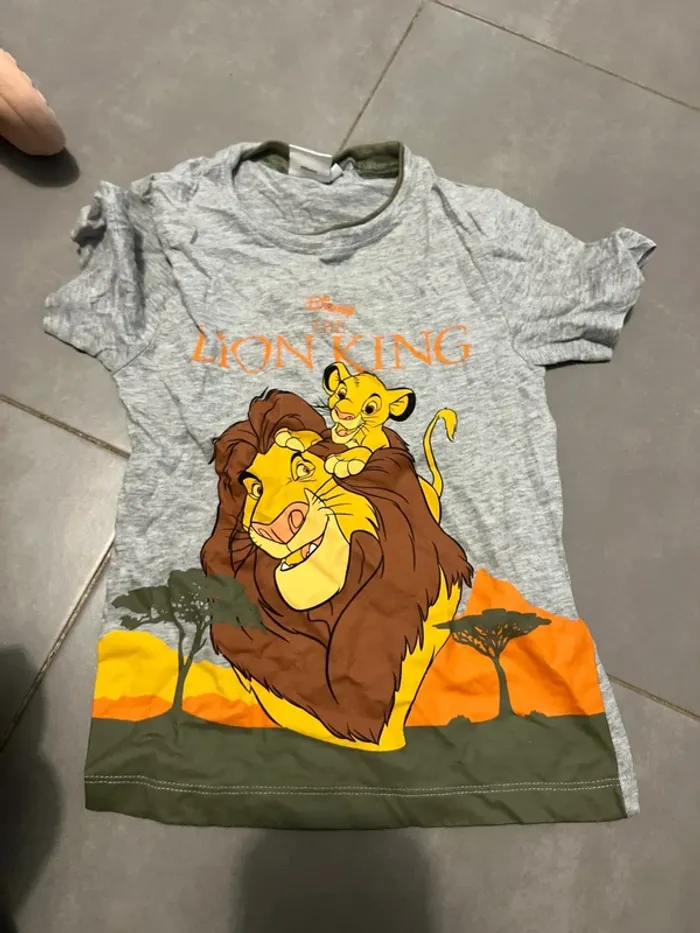 T-shirt Le Roi Lion Disney taille 6 ans
