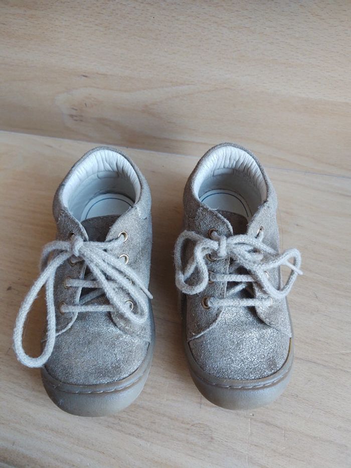 Chaussure beige dorée