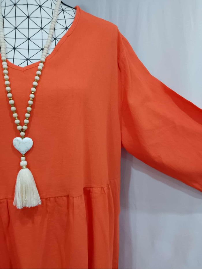 Robe longue élégante corail grande taille 52 col V, coupe fluide, parfaite pour toutes les occasions - photo numéro 2
