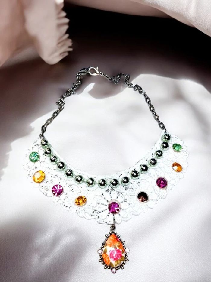 Magnifique collier plastron broderie blanche style vintage