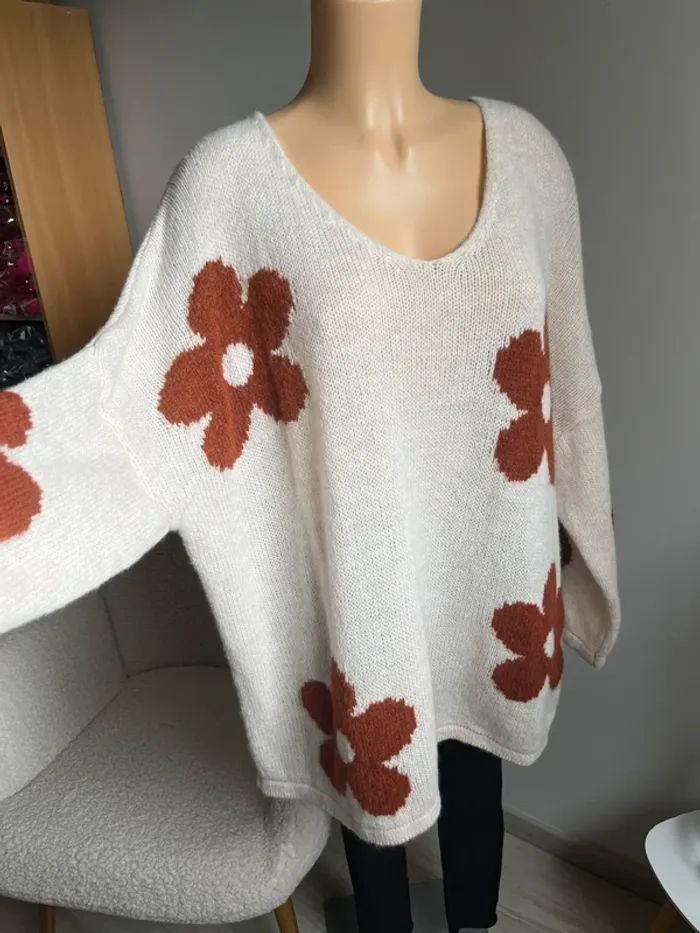 Pull avec laine et marguerites terracotta