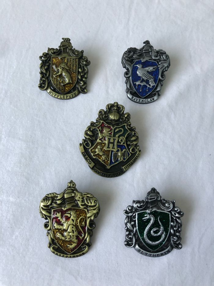 Lot pin’s Harry Potter griffondor serpentard serdaigle poufsouffle neuf