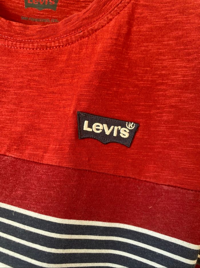 T-shirt Levi's bordeaux rayures bleues 10 ans - photo numéro 2
