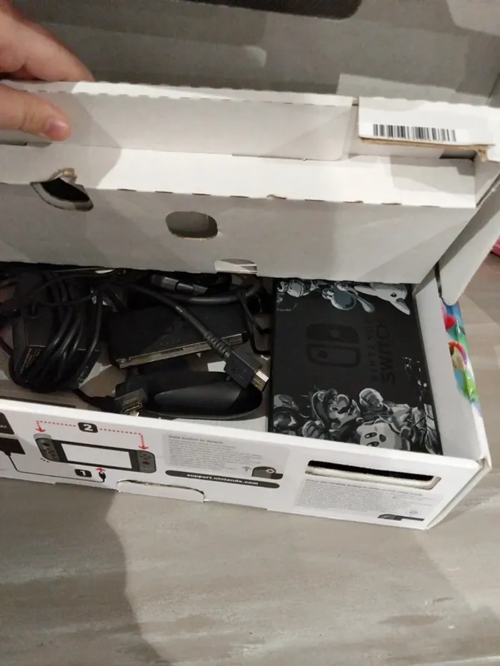 Nintendo Switch V1 - Édition Super Smash Bros - photo numéro 7